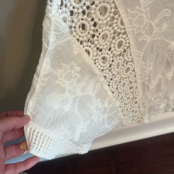 White crochet type top - one size - Picture 2 of 4
